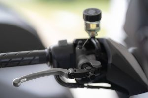changer liquide de frein moto